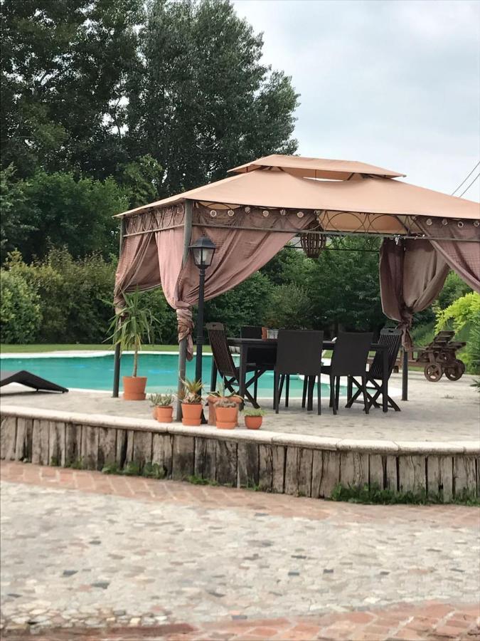 B&B Il Martin Pescatore Bagnolo San Vito Bagian luar foto